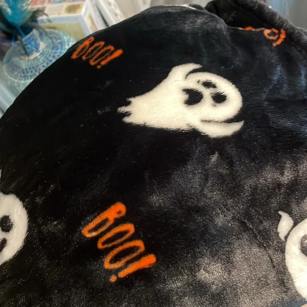 Halloween Boo Ghosts Luxury Velvet Oversized Throw Blanket. New cozy decor - Picture 3 of 5